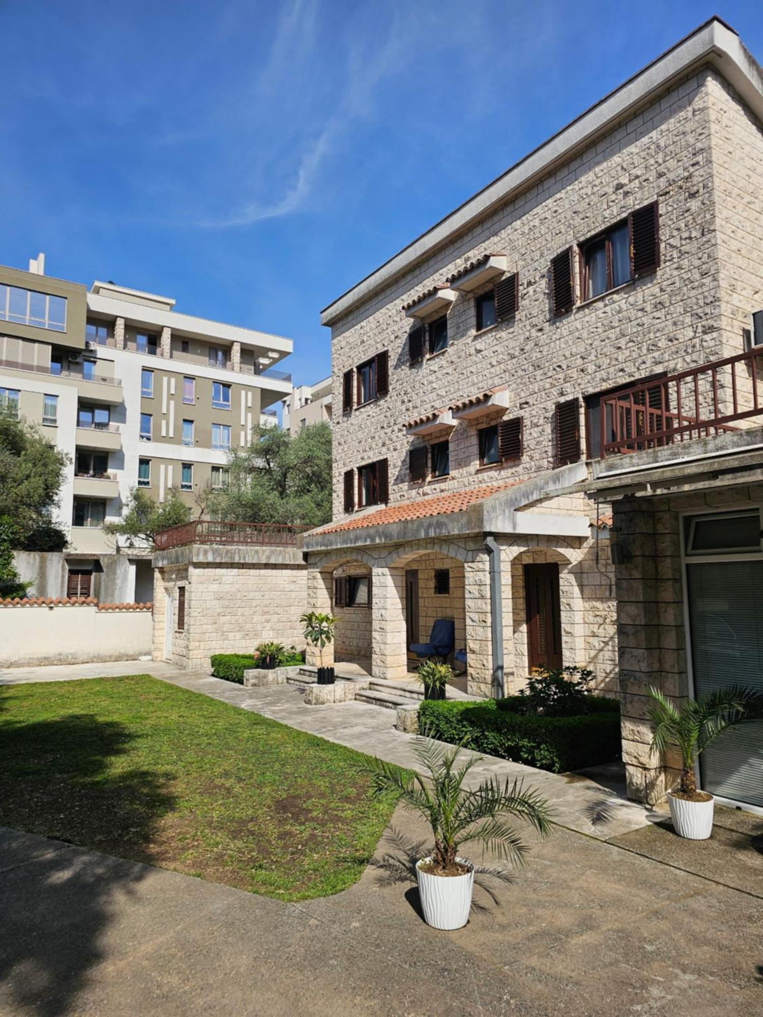 Apartment Bravo *